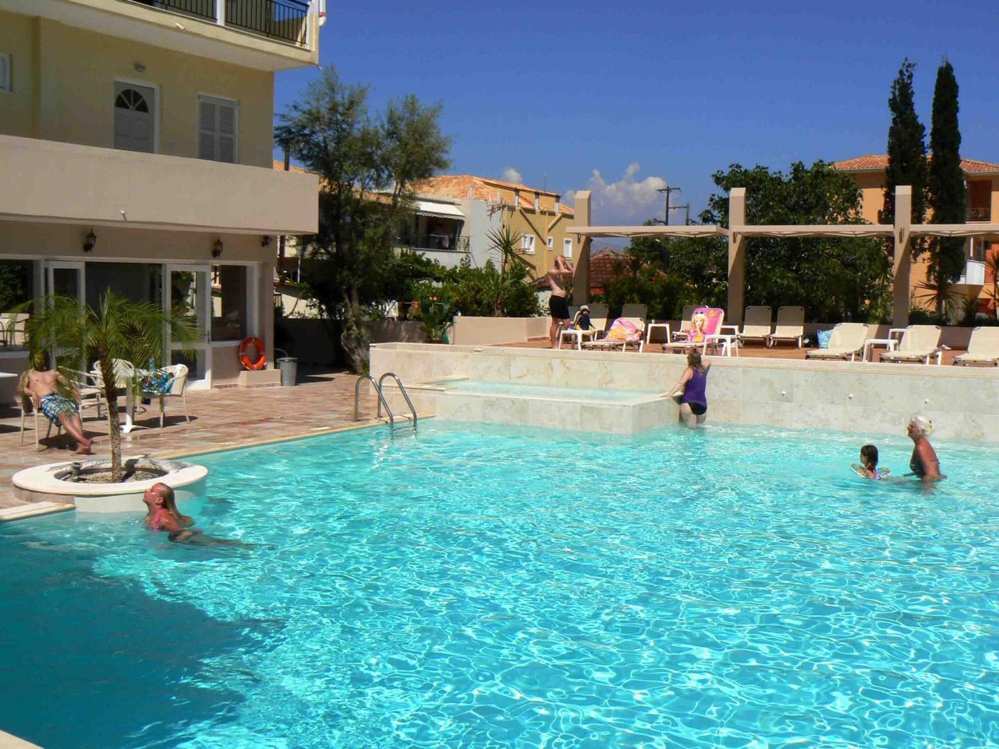 Happyland Hotel Apartments Νυδρί Εξωτερικό φωτογραφία