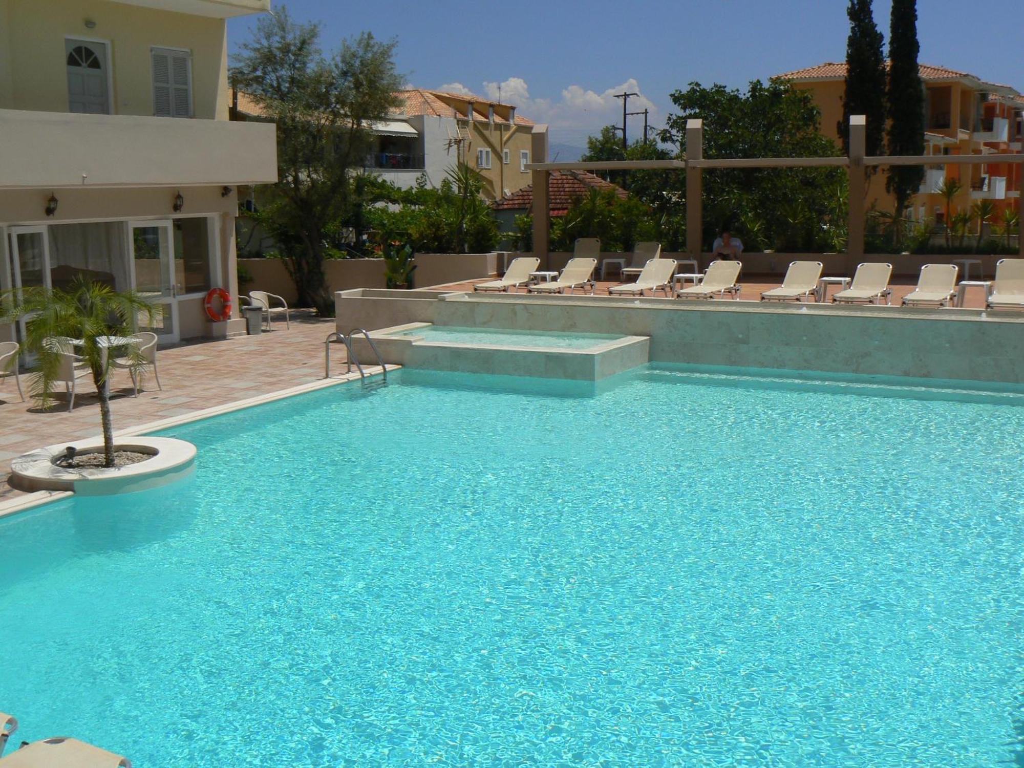 Happyland Hotel Apartments Νυδρί Εξωτερικό φωτογραφία