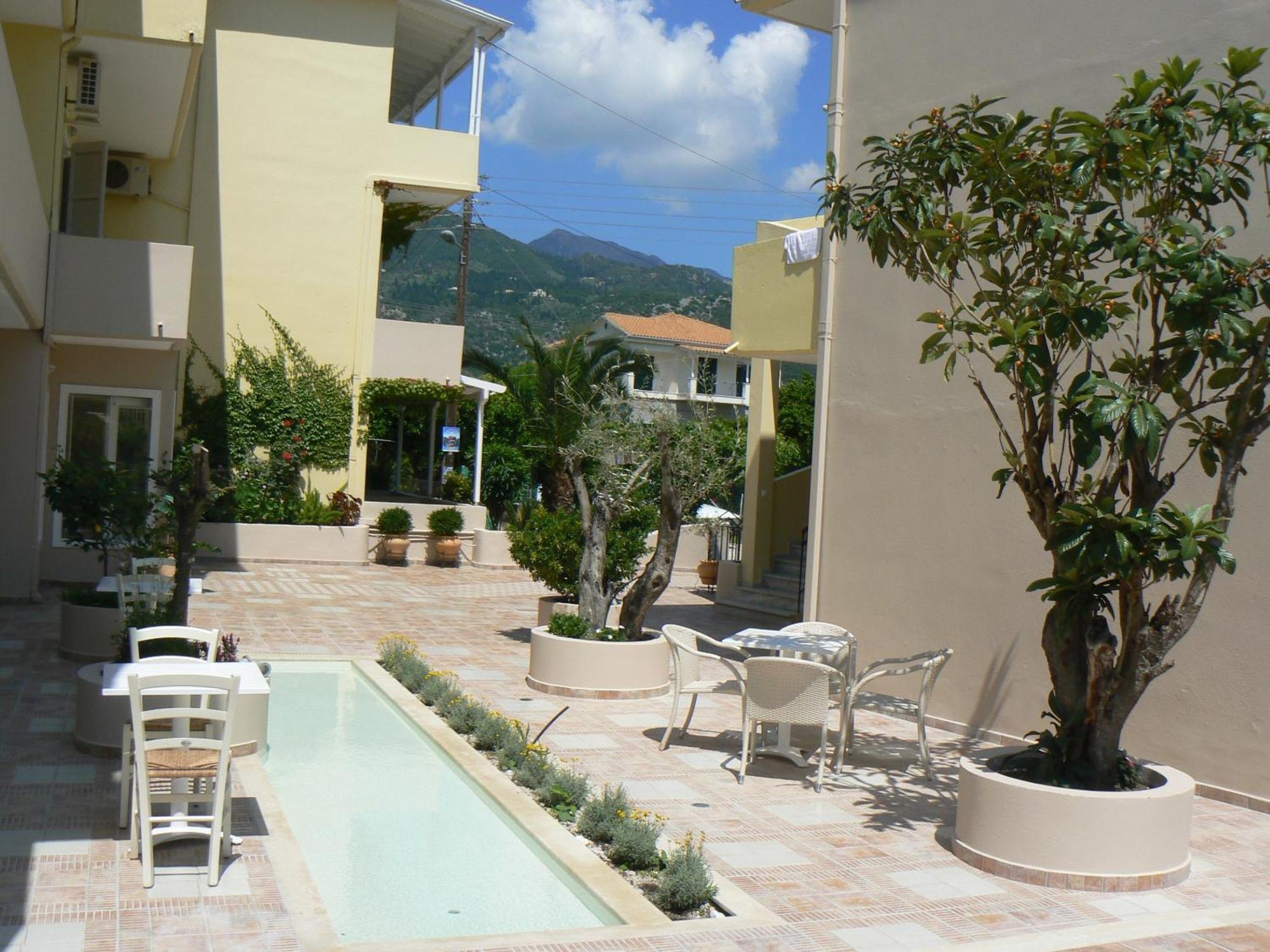 Happyland Hotel Apartments Νυδρί Εξωτερικό φωτογραφία