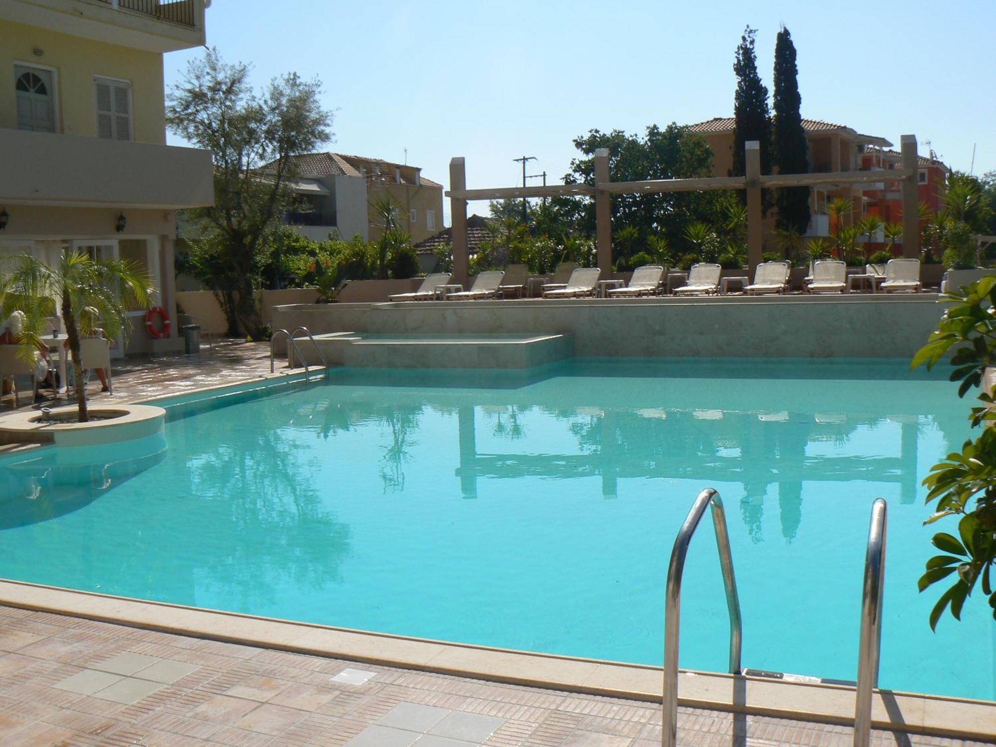 Happyland Hotel Apartments Νυδρί Εξωτερικό φωτογραφία