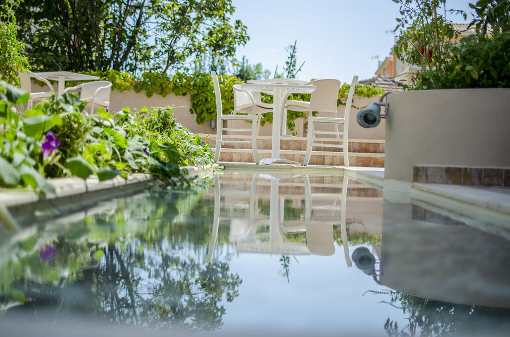 Happyland Hotel Apartments Νυδρί Εξωτερικό φωτογραφία